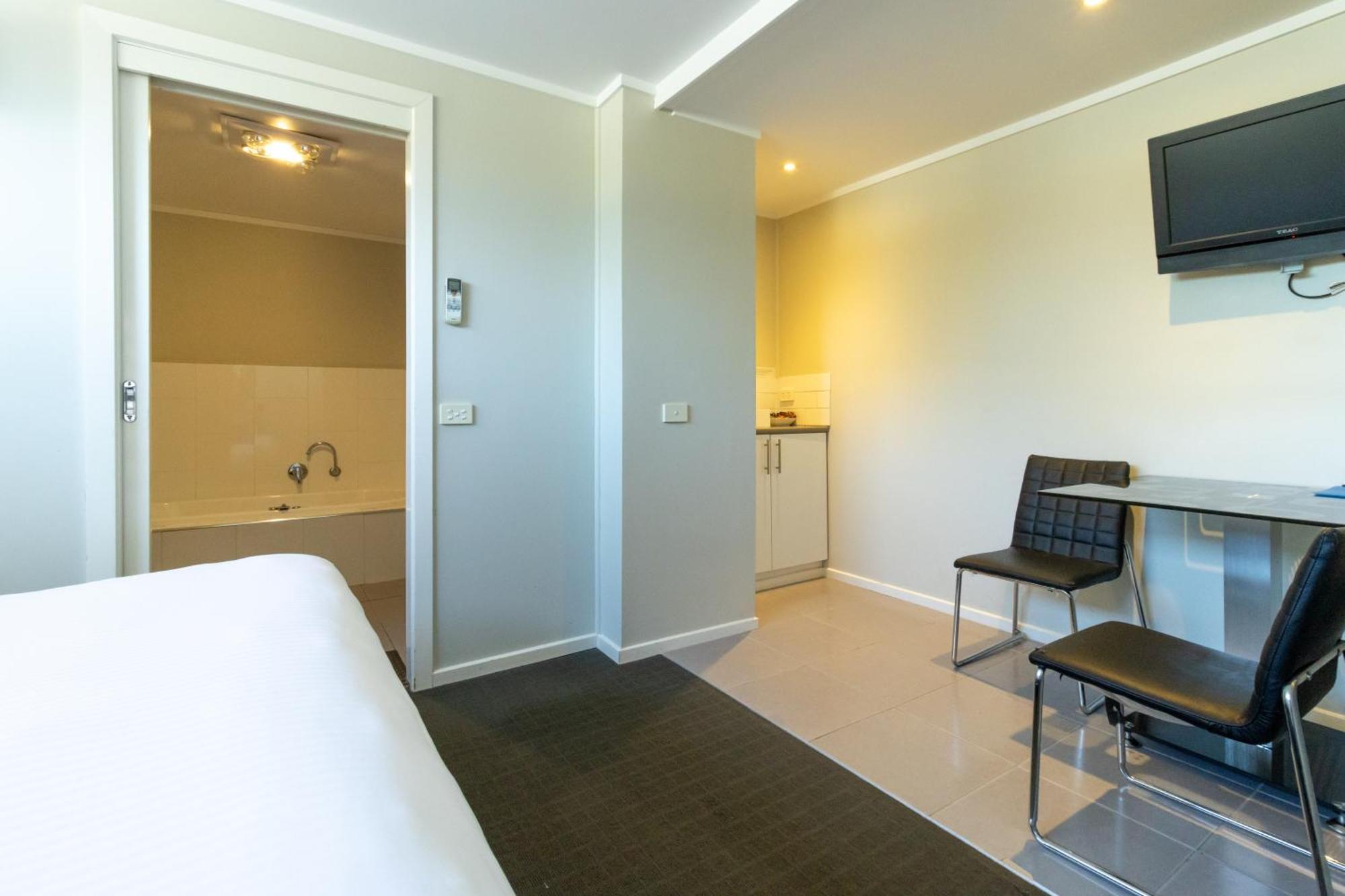 Portarlington Beach Motel Экстерьер фото