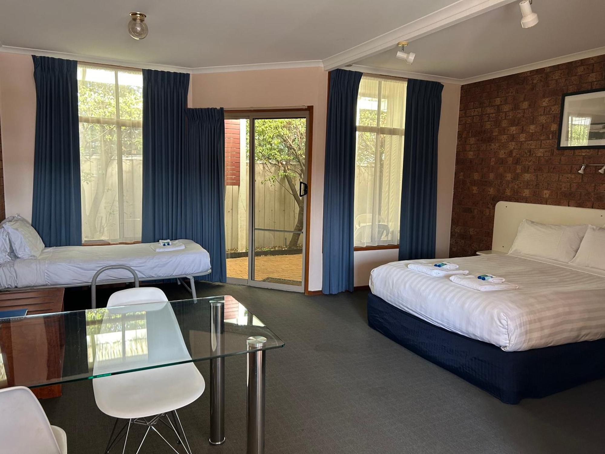 Portarlington Beach Motel Экстерьер фото